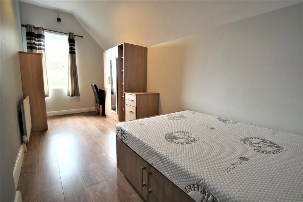 12 bedroom detached house for rent