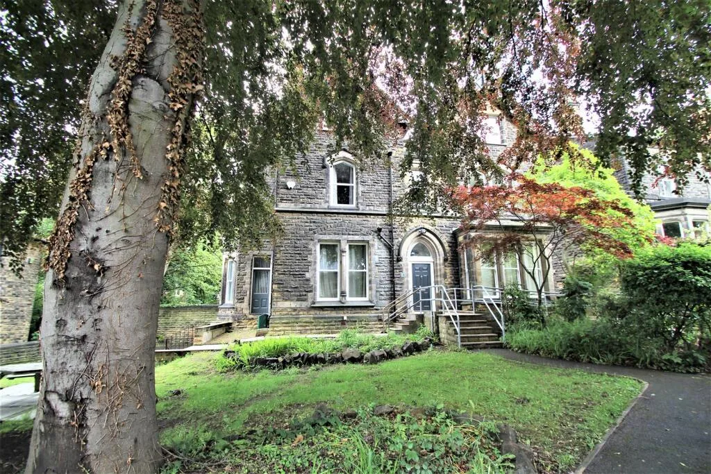 12 bedroom detached house for rent