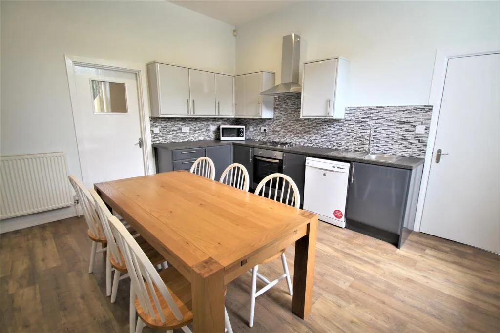 12 bedroom detached house for rent
