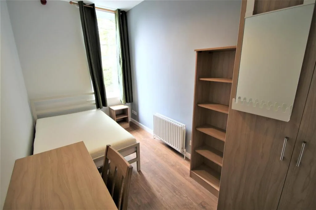 12 bedroom detached house for rent