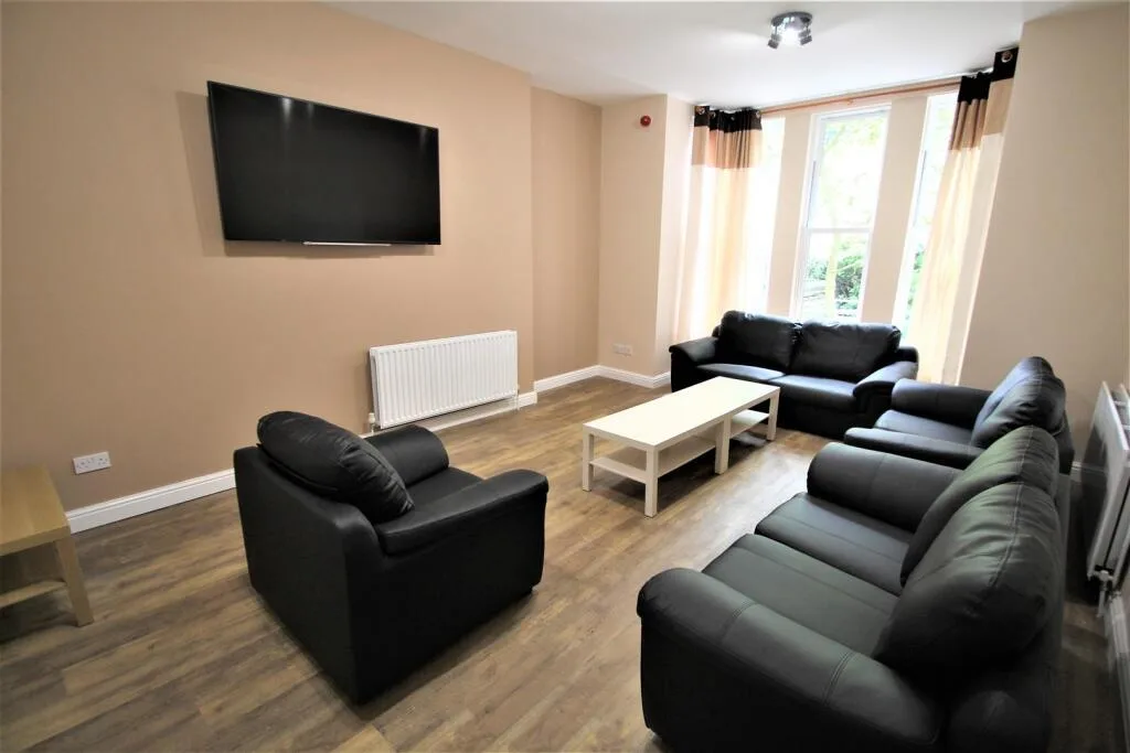 12 bedroom detached house for rent