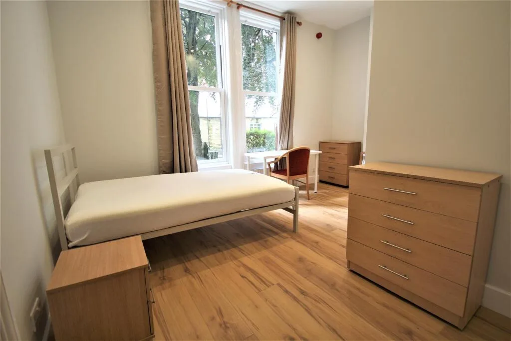 12 bedroom detached house for rent