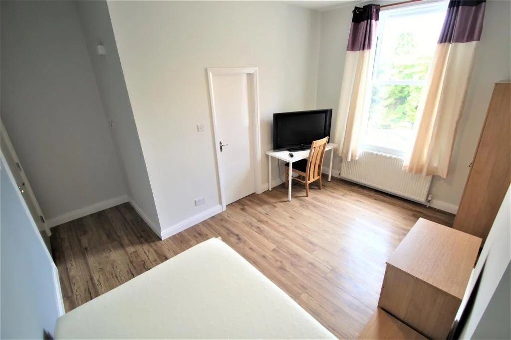 12 bedroom detached house for rent