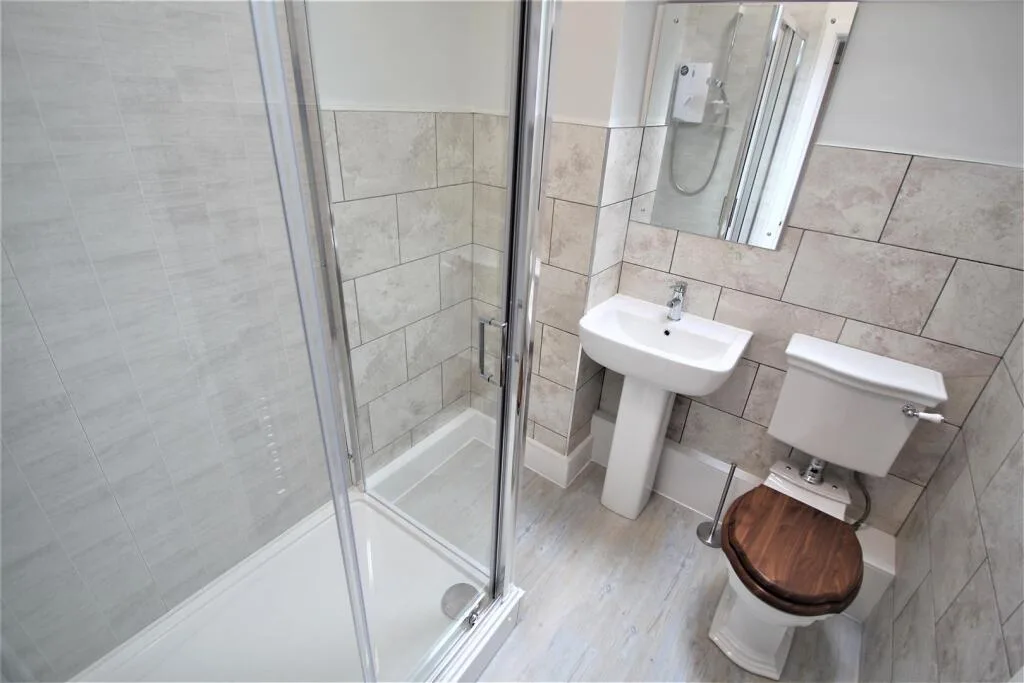 12 bedroom detached house for rent