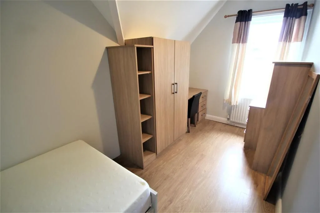12 bedroom detached house for rent