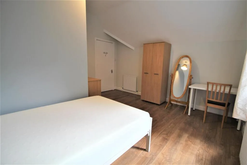 12 bedroom detached house for rent