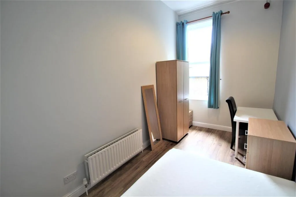 12 bedroom detached house for rent