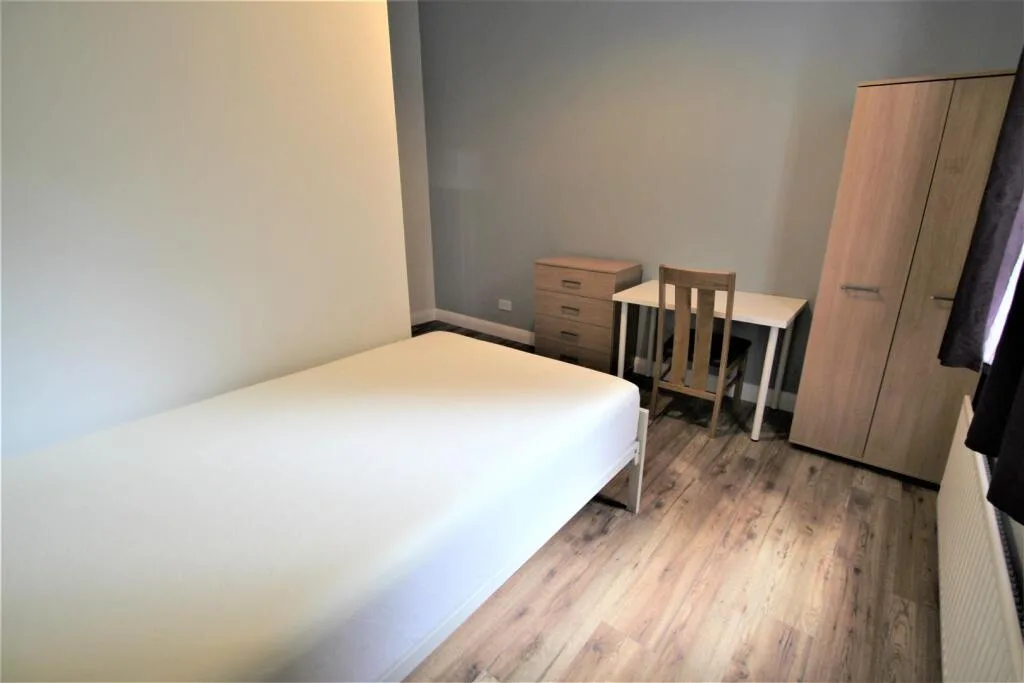 12 bedroom detached house for rent