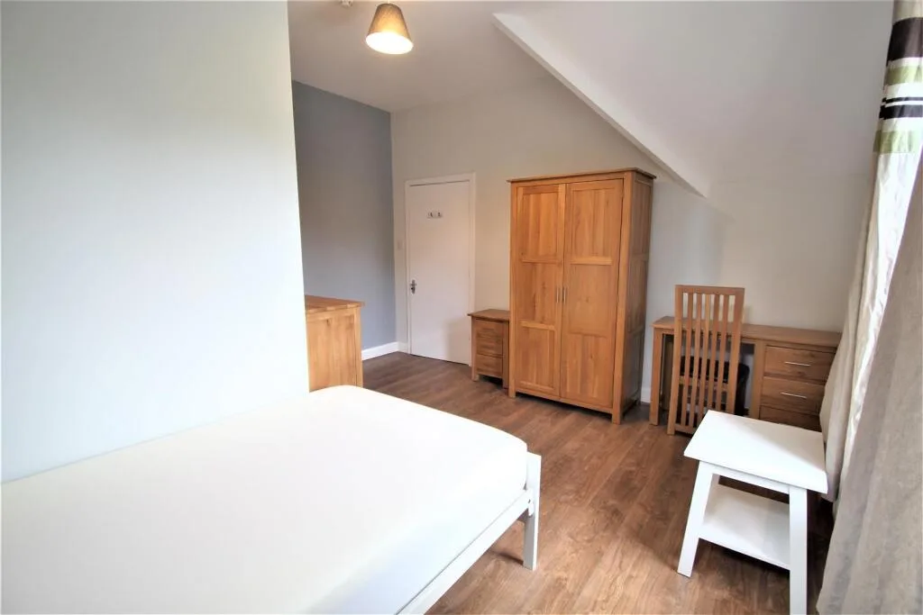 12 bedroom detached house for rent