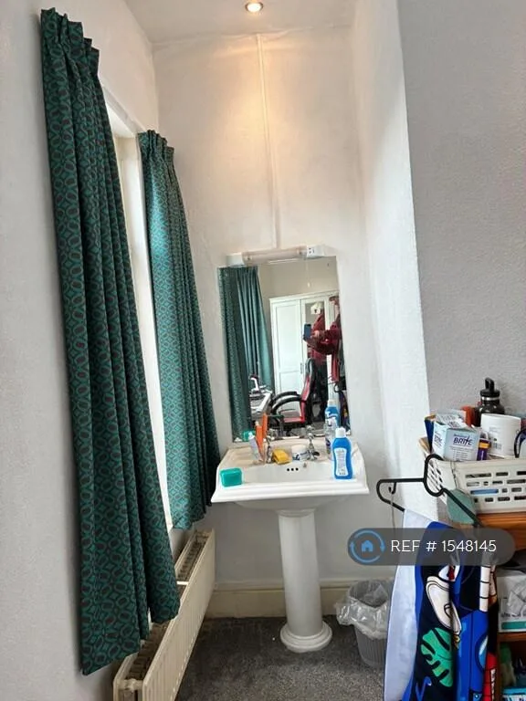 5 bedroom terraced house for rent