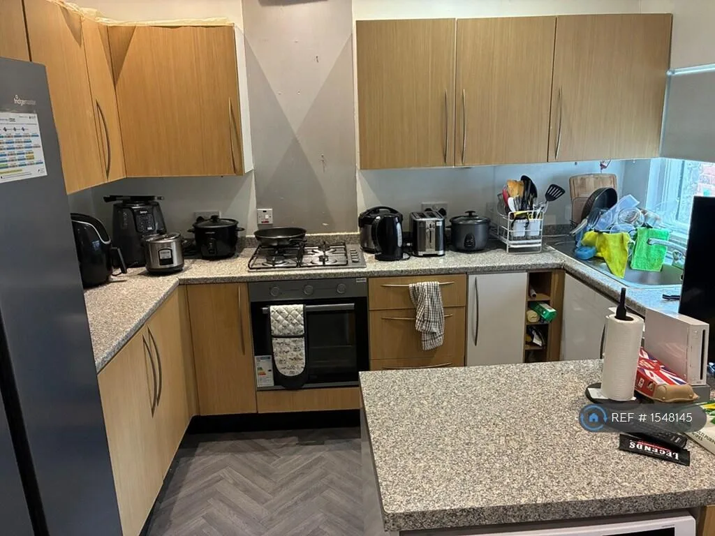 5 bedroom terraced house for rent