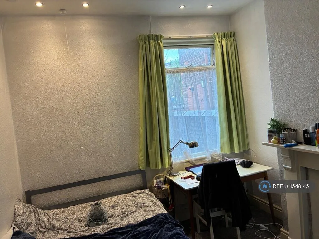 5 bedroom terraced house for rent
