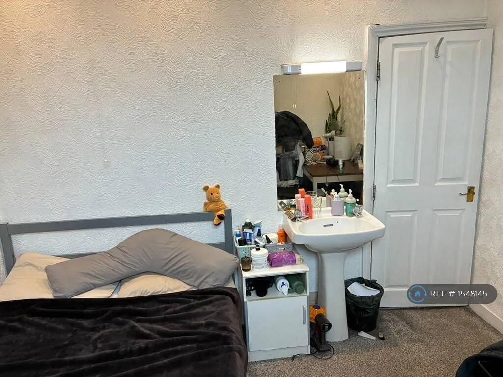 5 bedroom terraced house for rent