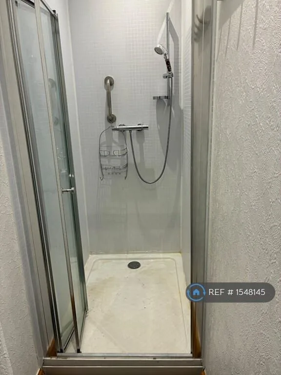 5 bedroom terraced house for rent