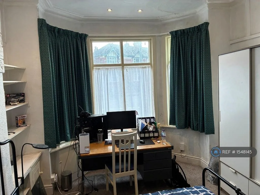 5 bedroom terraced house for rent