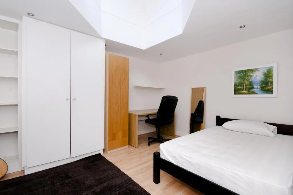 3 bedroom mews property for rent