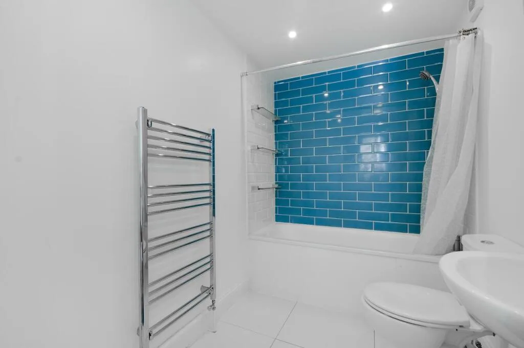 3 bedroom mews property for rent