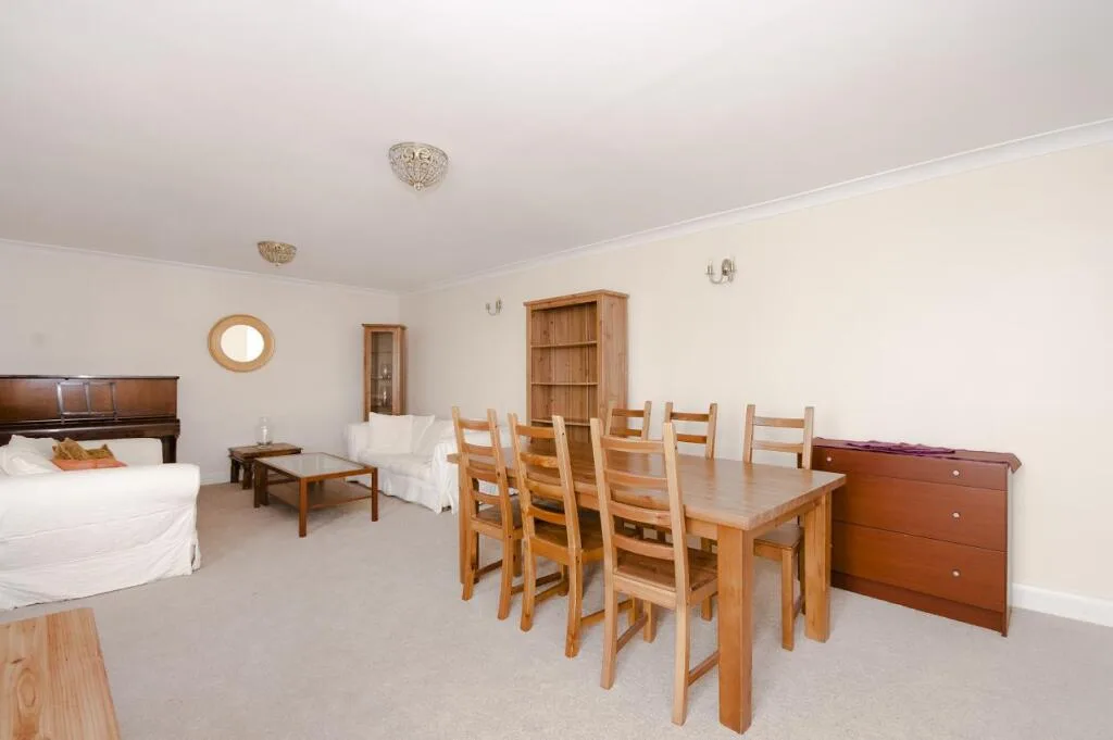 3 bedroom mews property for rent