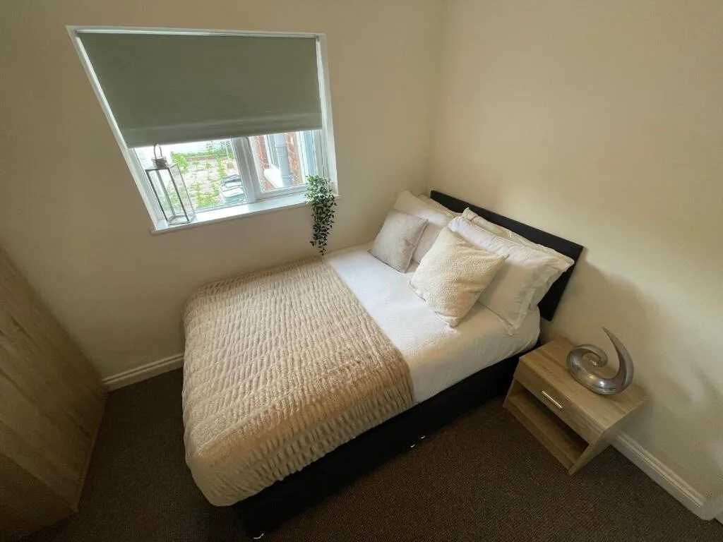 6 bedroom terraced house for rent