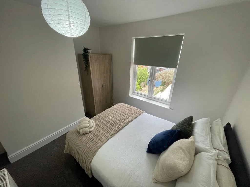 6 bedroom terraced house for rent