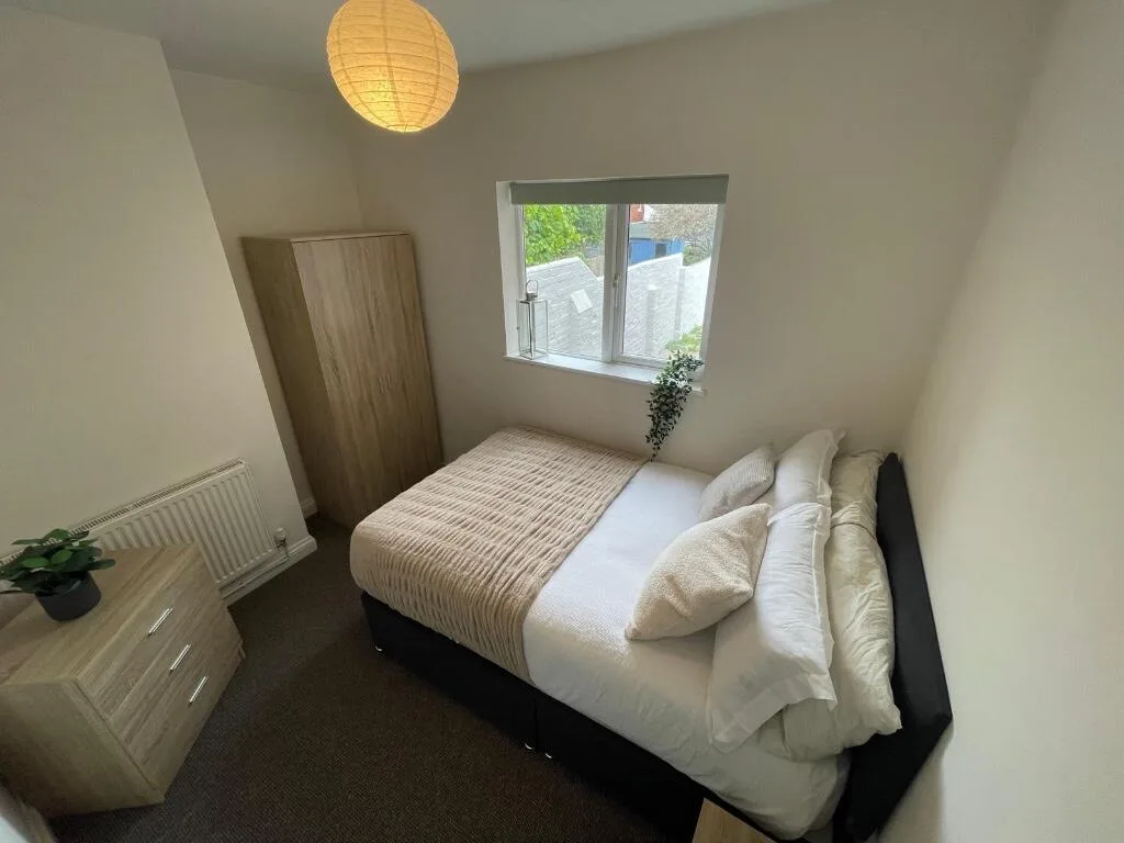 6 bedroom terraced house for rent