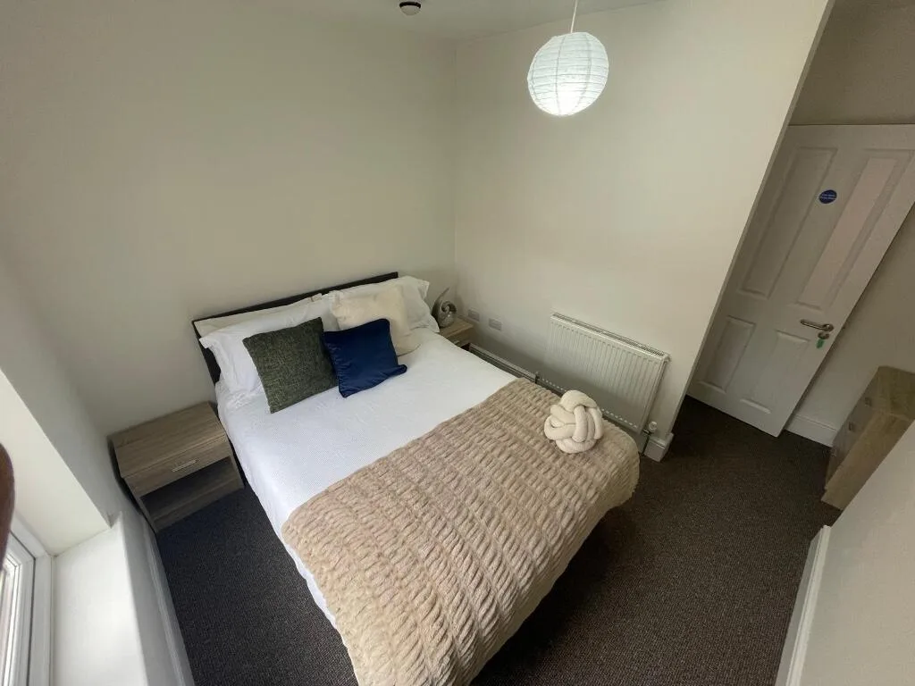 6 bedroom terraced house for rent