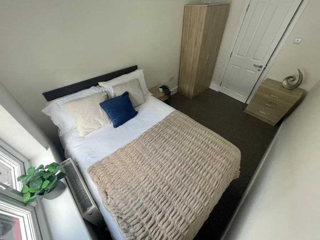 6 bedroom terraced house for rent