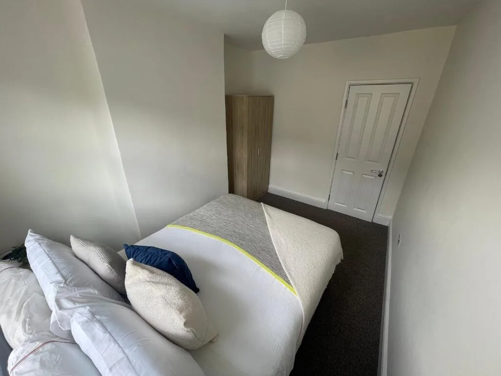 6 bedroom terraced house for rent
