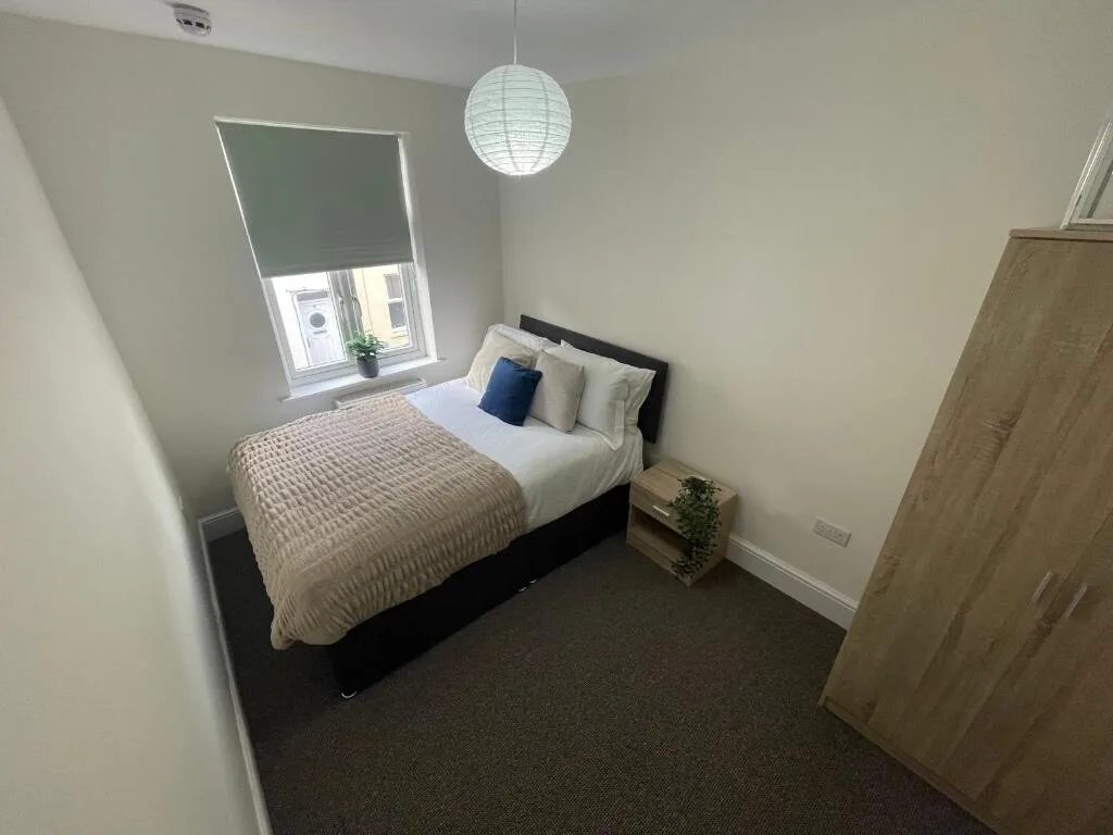 6 bedroom terraced house for rent