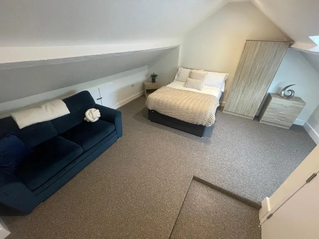 6 bedroom terraced house for rent