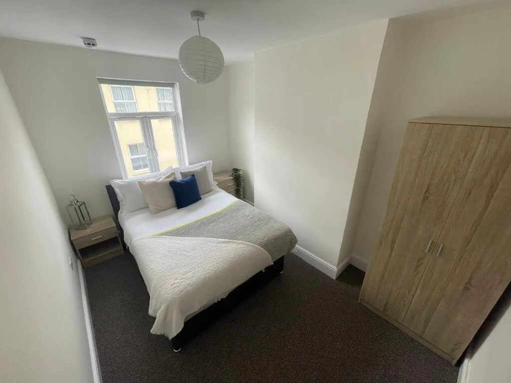 6 bedroom terraced house for rent