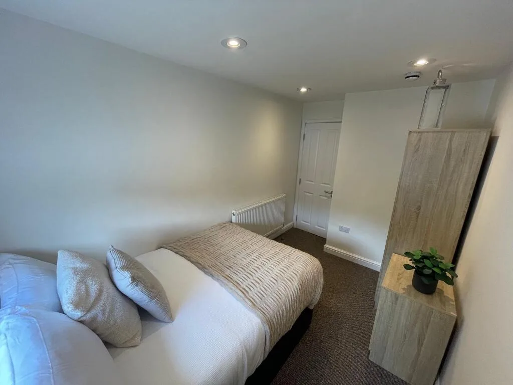 6 bedroom terraced house for rent