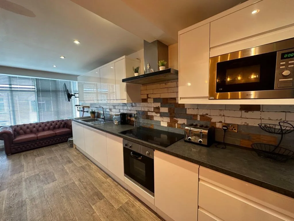 5 bedroom flat for rent