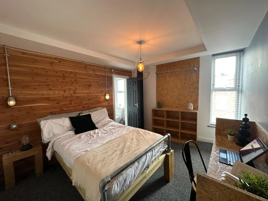 5 bedroom flat for rent