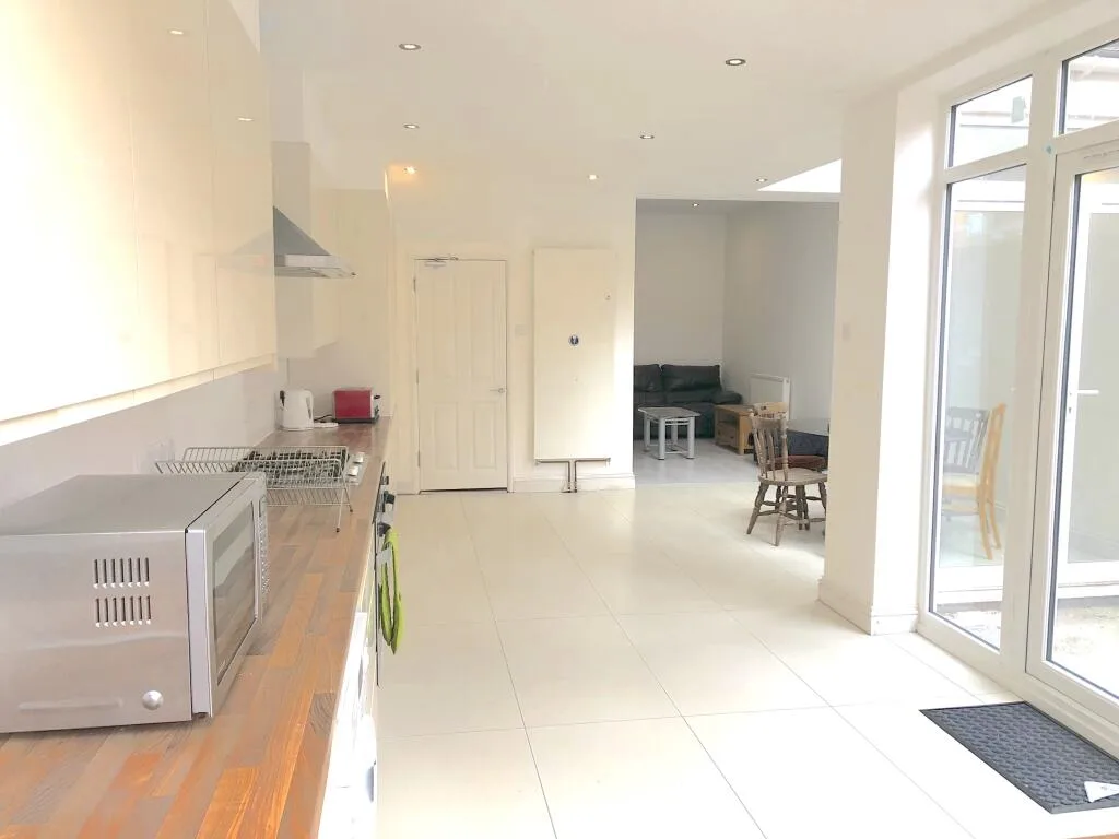 6 bedroom terraced house for rent