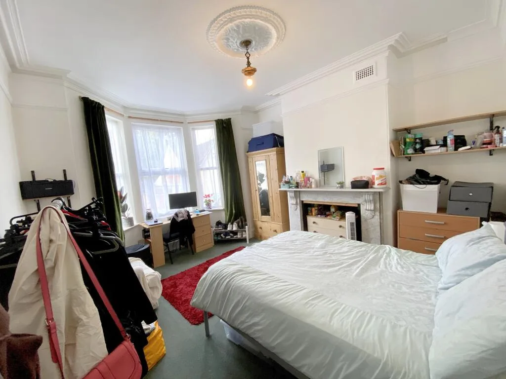 6 bedroom terraced house for rent