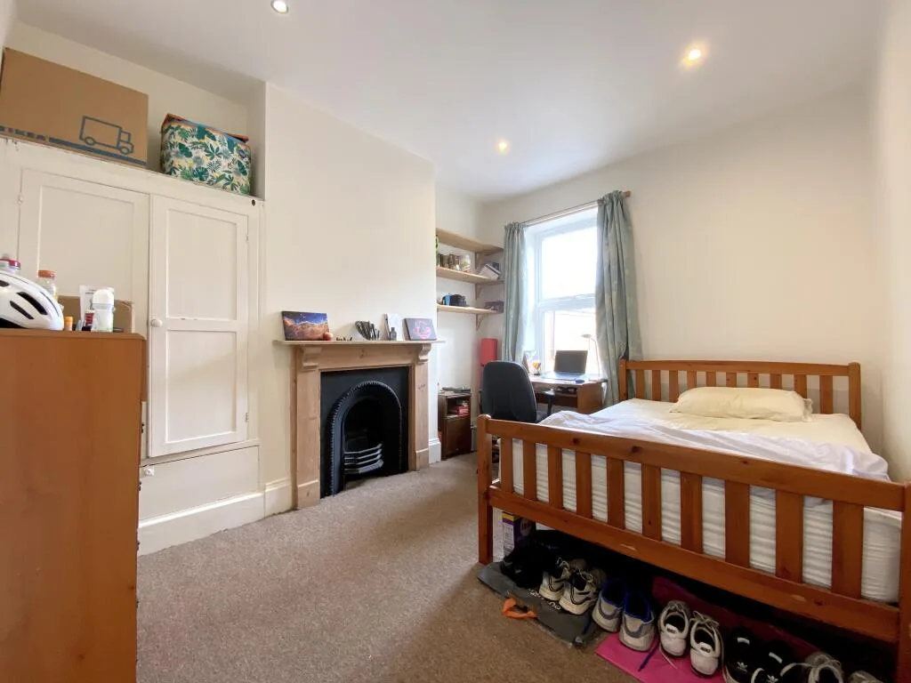 6 bedroom terraced house for rent
