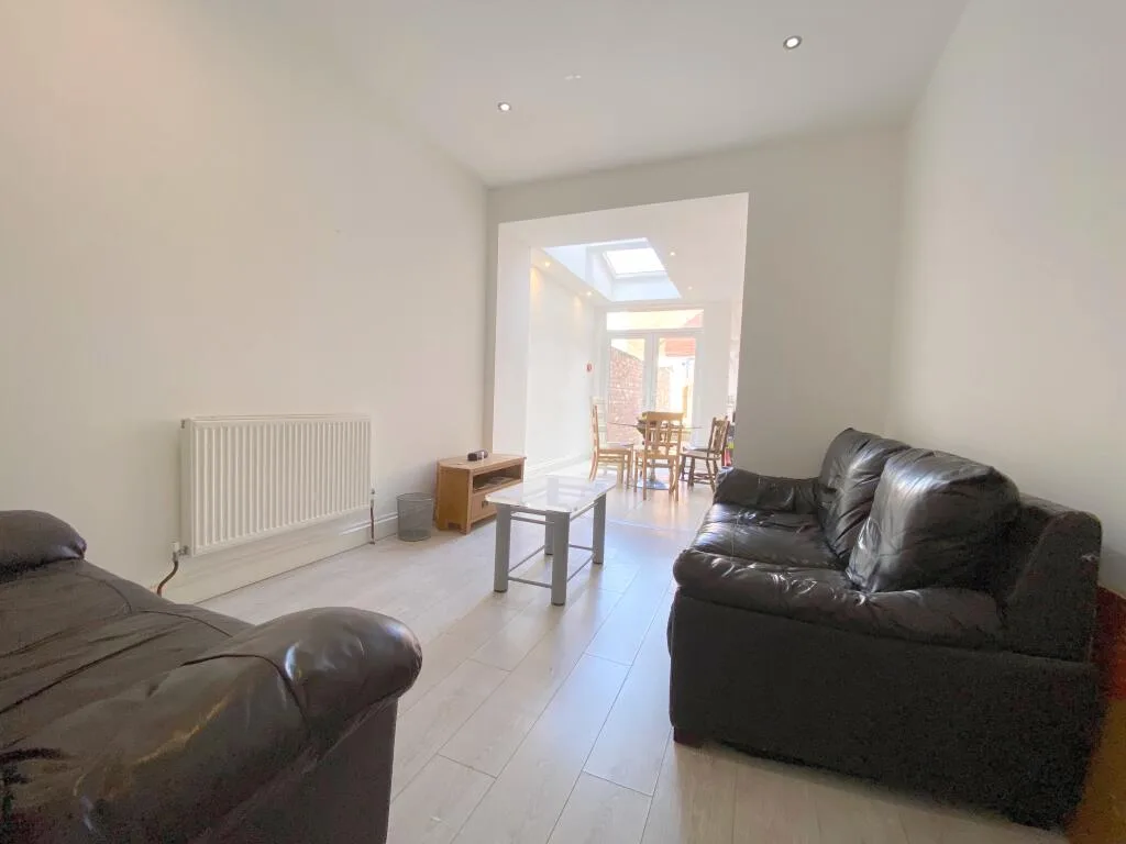 6 bedroom terraced house for rent