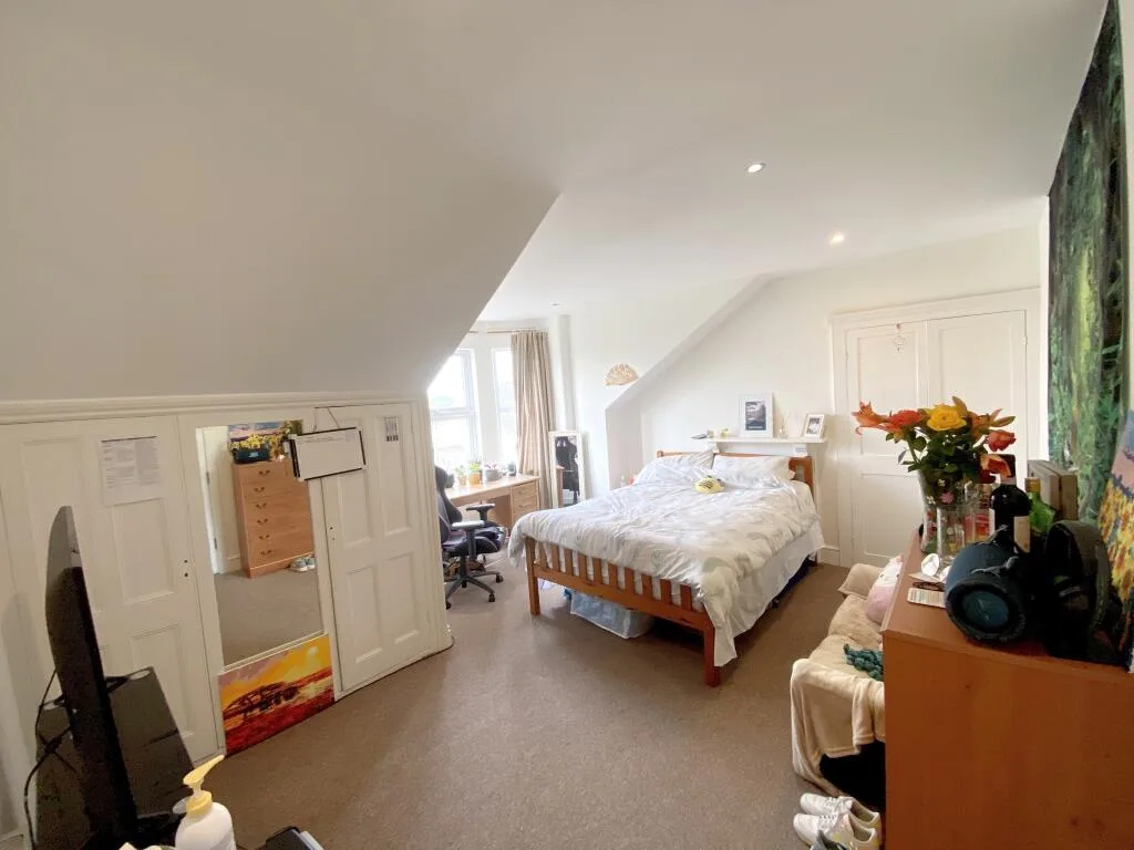 6 bedroom terraced house for rent