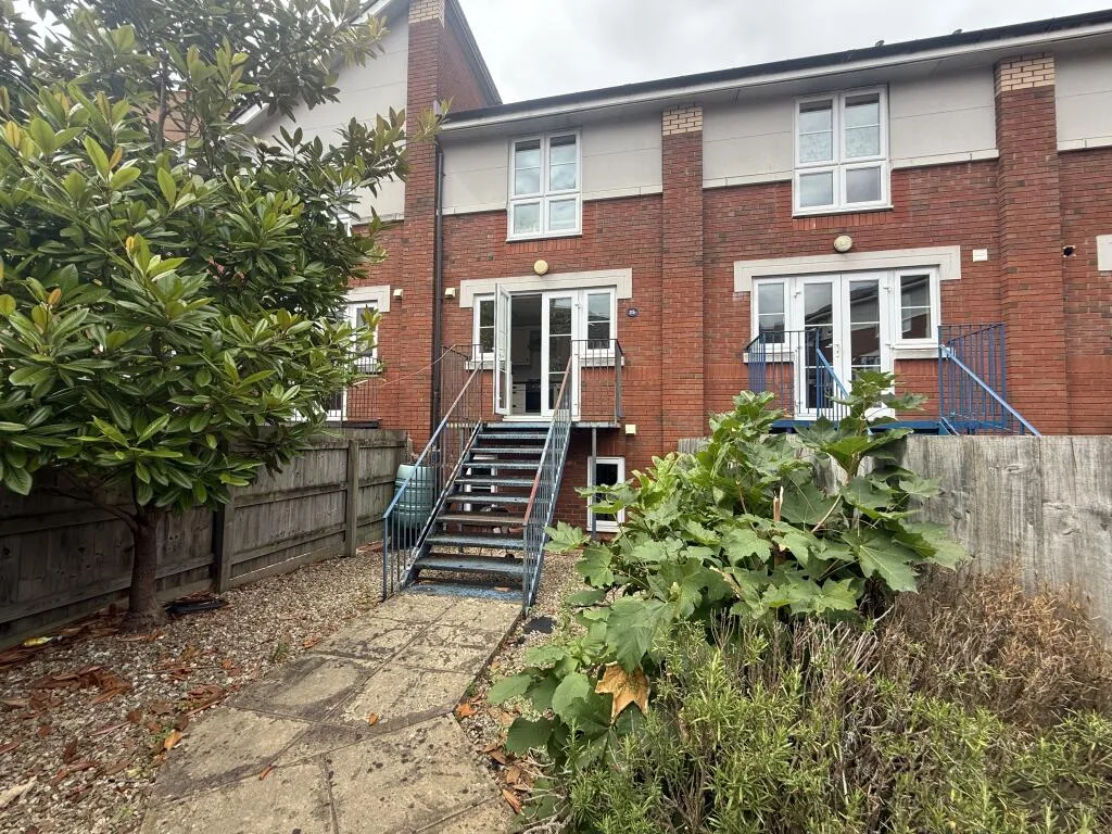 4 bedroom terraced house for rent