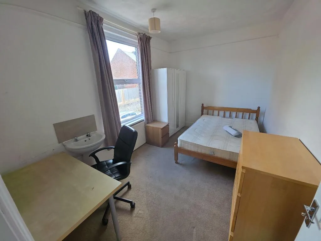 6 bedroom terraced house for rent