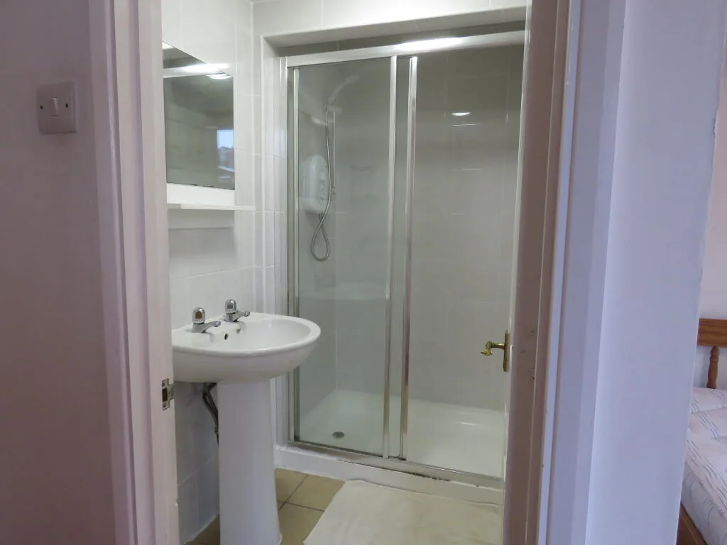 6 bedroom terraced house for rent