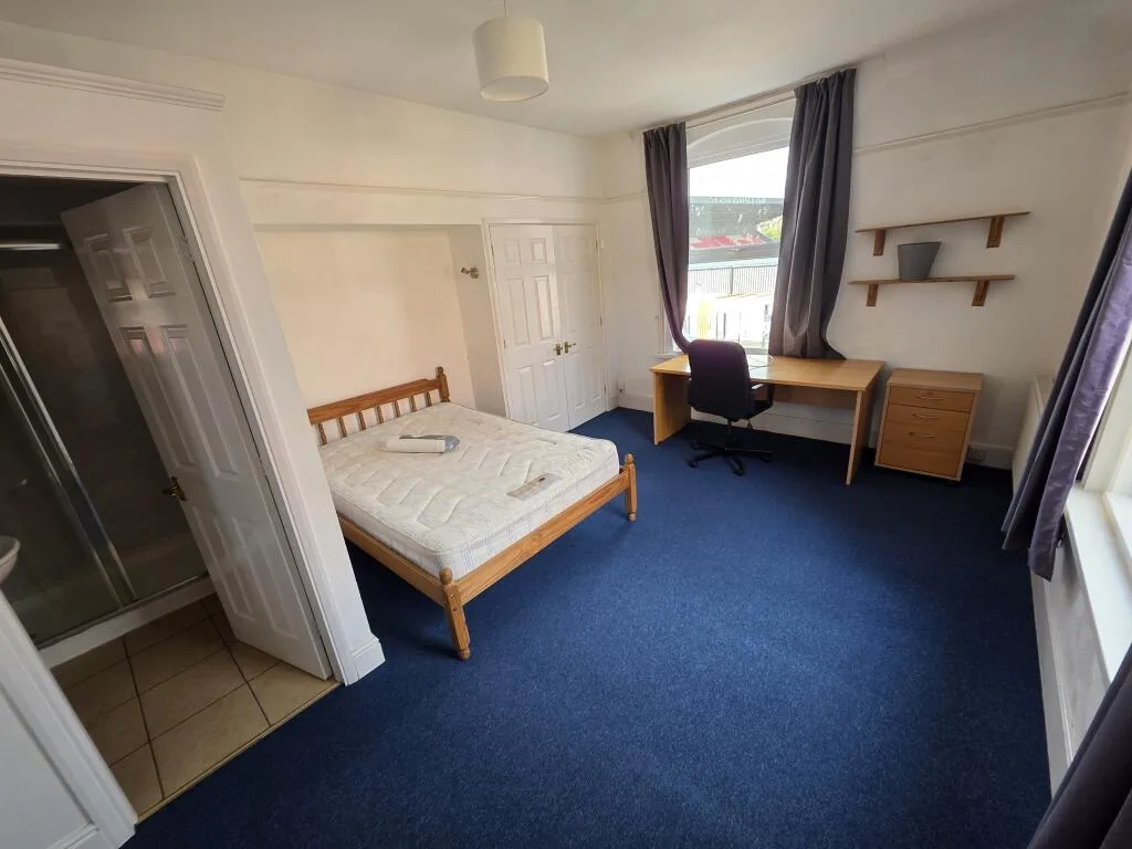 6 bedroom terraced house for rent