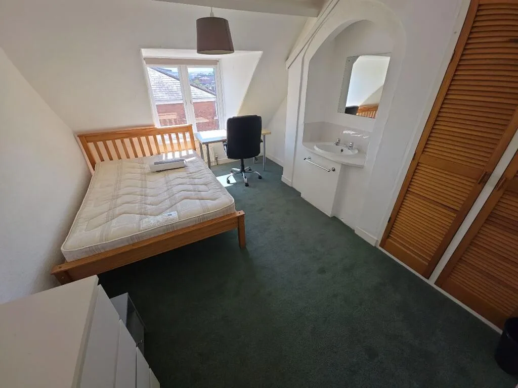 6 bedroom terraced house for rent