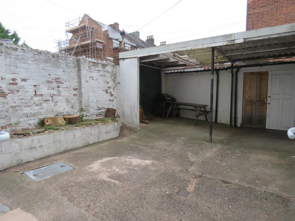 6 bedroom terraced house for rent