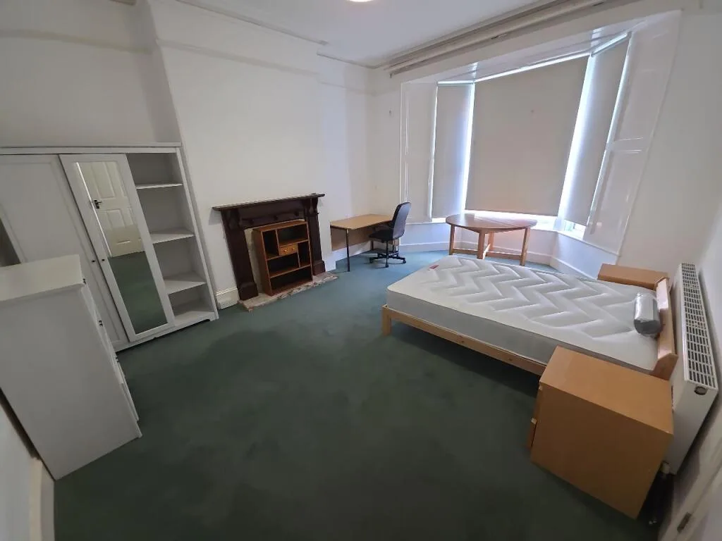 6 bedroom terraced house for rent