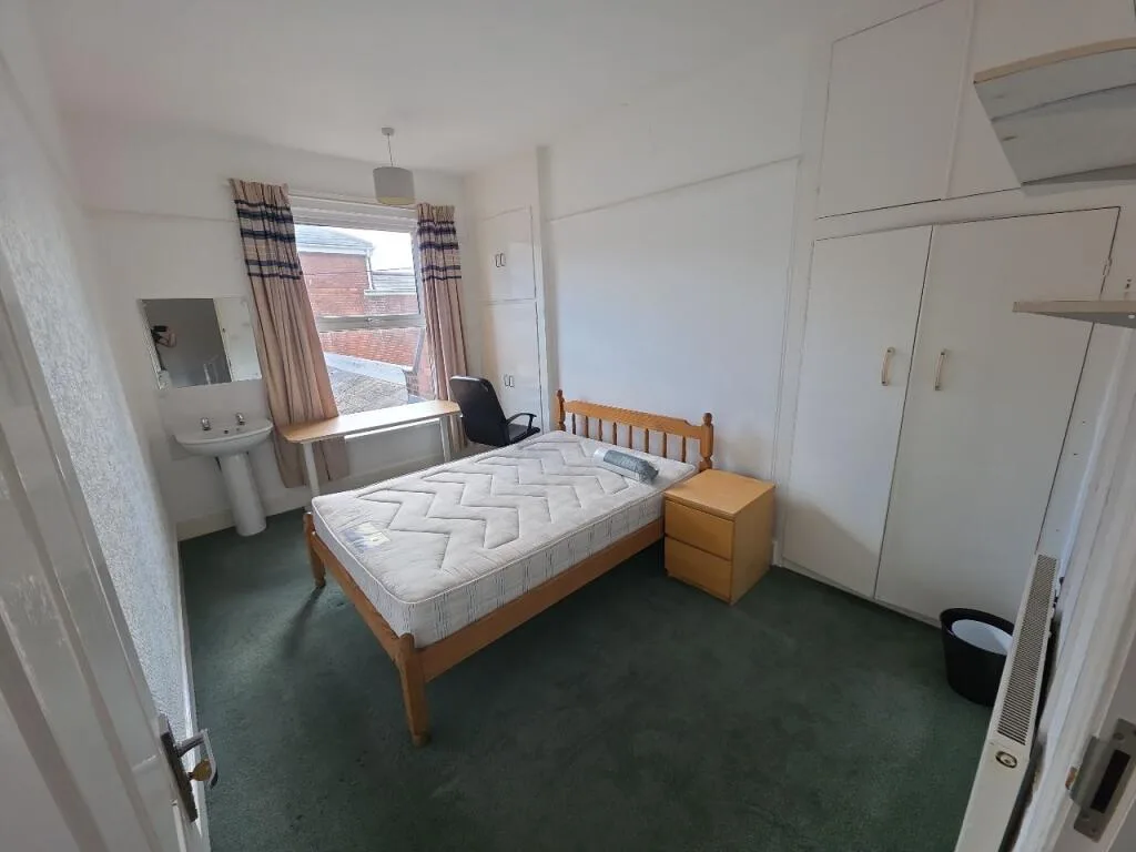 6 bedroom terraced house for rent