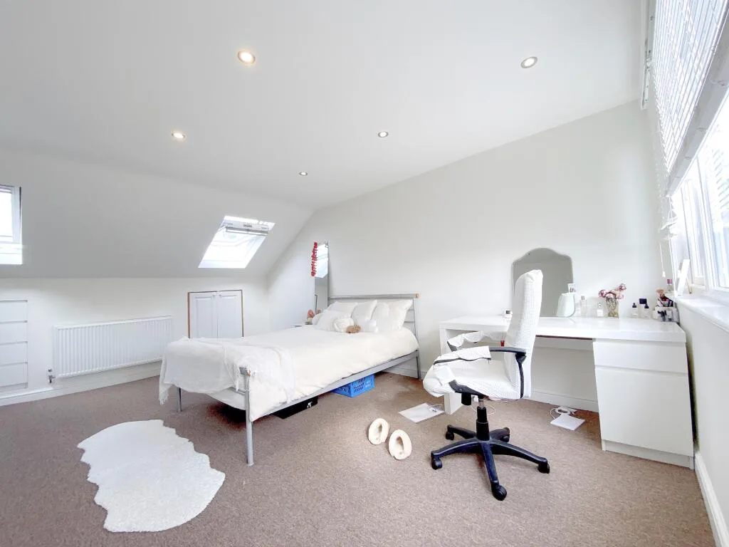 5 bedroom terraced house for rent