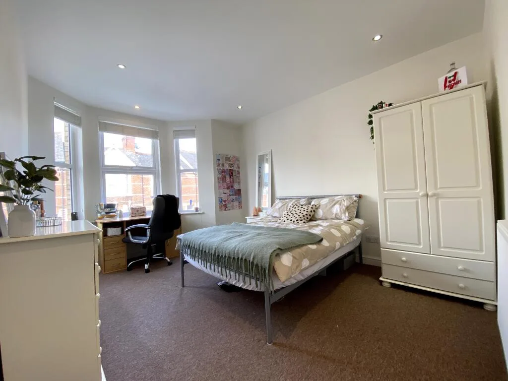 5 bedroom terraced house for rent