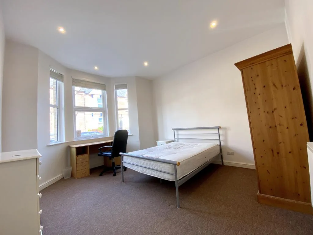5 bedroom terraced house for rent